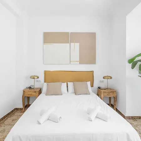 Sunlight Escape In Old Town Apartment